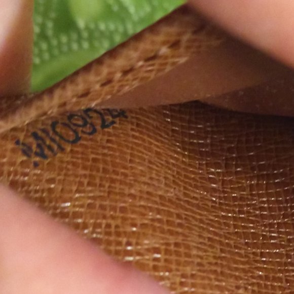 Louis Vuitton Monogram International Wallet - Picture 12 of 14